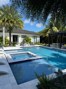 Waterfront Estate•7br•Heated pool•Spa•BBQ•Bsktball