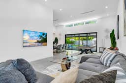 Private Midtown Villa with Pool | BBQ Grill | Golf