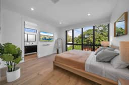 Wynwood Retreat with Two Pools, BBQ, Sleeps 16
