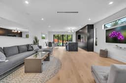 Wynwood Retreat with Two Pools, BBQ