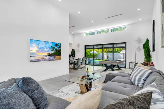 Private Midtown Villa with Pool | BBQ Grill | Golf