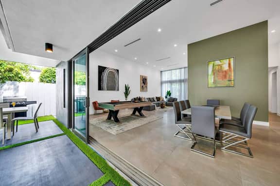 Private Midtown Villa with Pool | BBQ Grill | Golf