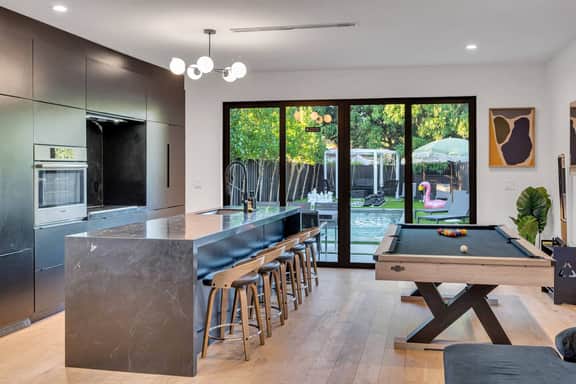 Wynwood Retreat with Two Pools, BBQ